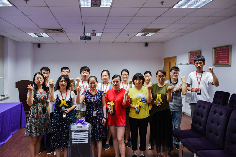 我公司健康達人協會開展夜跑打卡活動