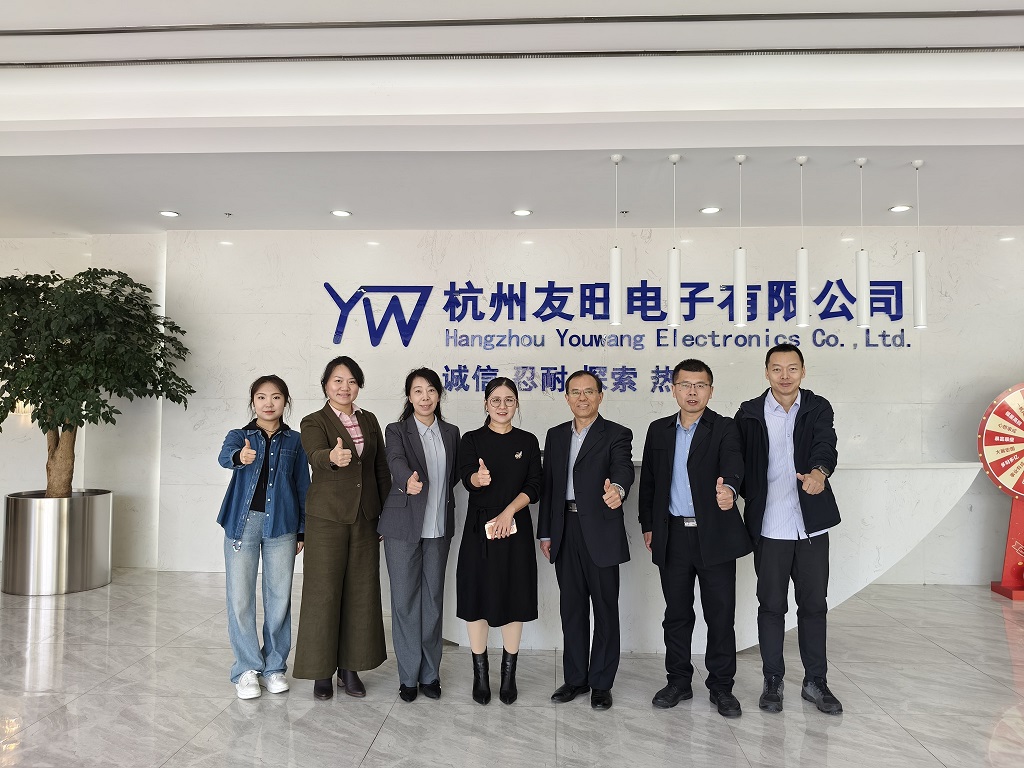 黑大電子信息工程學院王圣宏書記一行走訪我公司